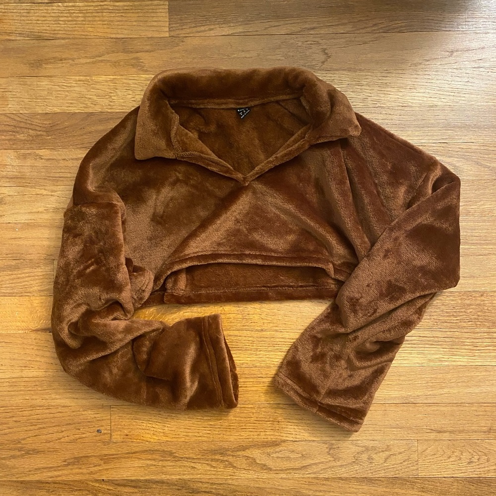 Oversized Fluffy Brown Cropped Pullover (NWT)